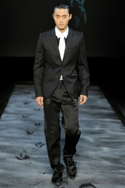 Look 10